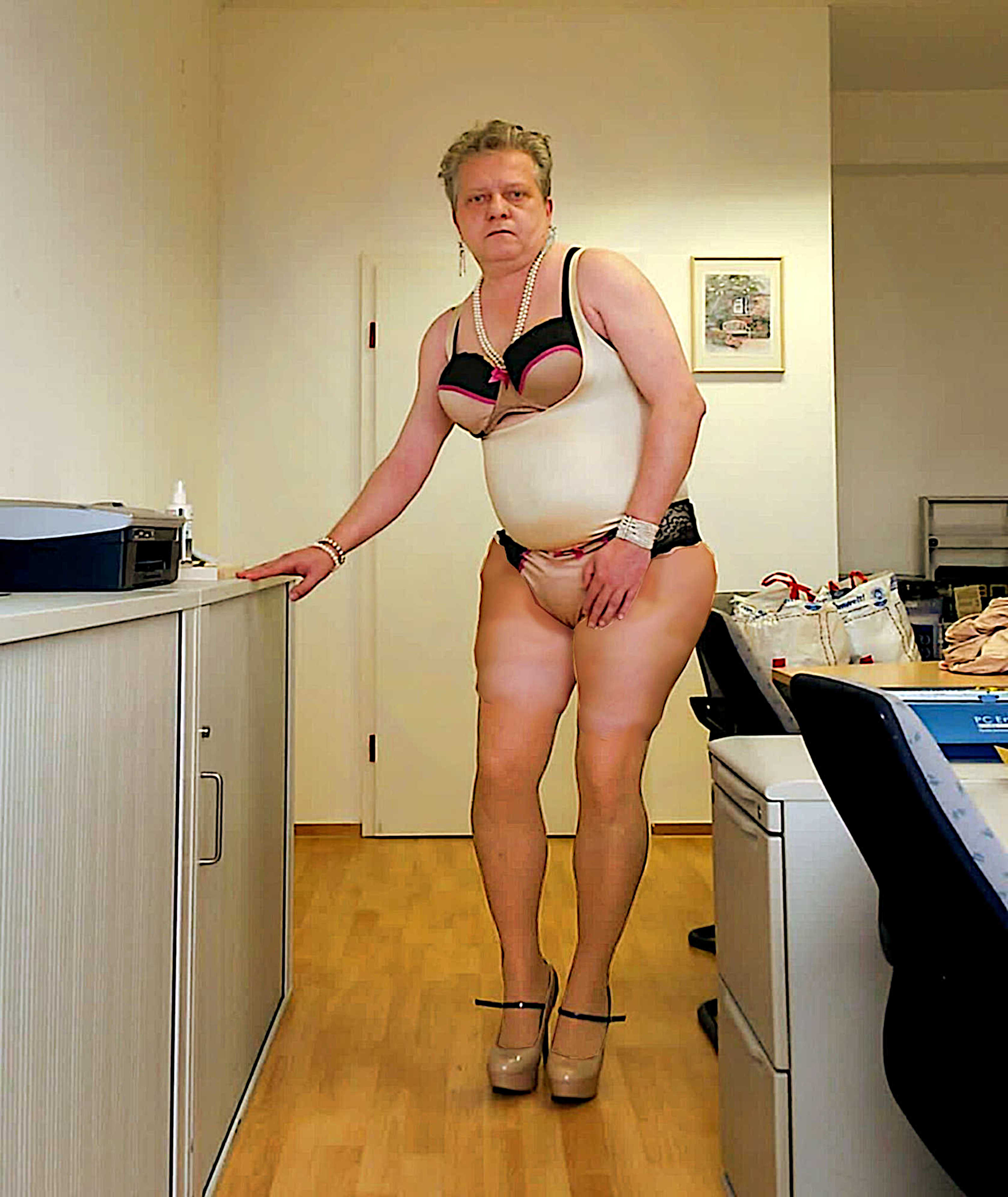 praller Arsch und große Titten in Dessous: Milf Maik Hüttner aus Erfurt