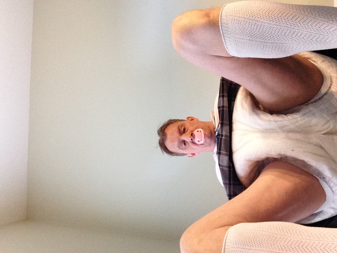 abdl diapered sissybaby peter went in thick nappies