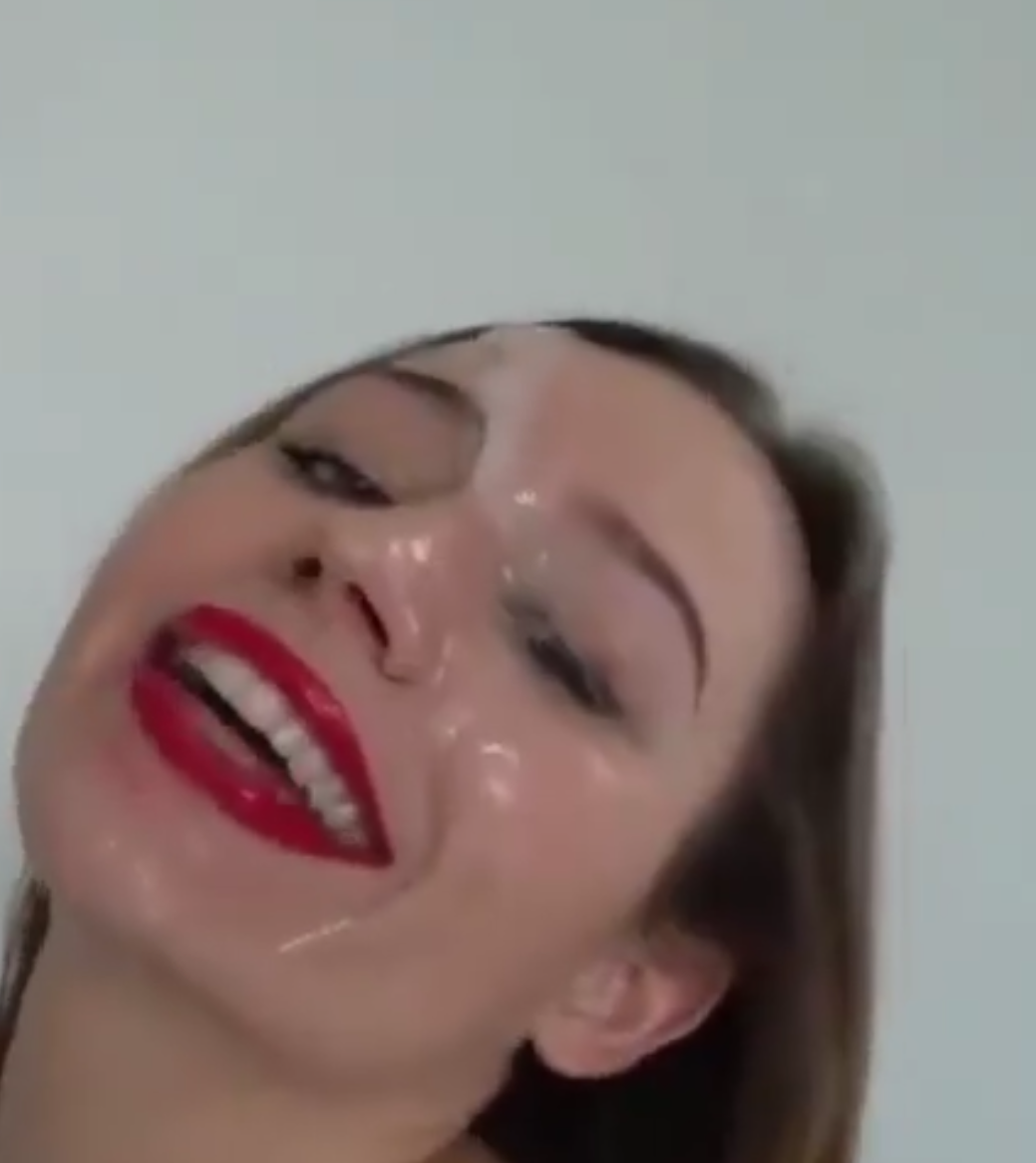 Latexcatsuit Janine sarmiento wellnhammer wichst Schwanz und raucht Zigarette 