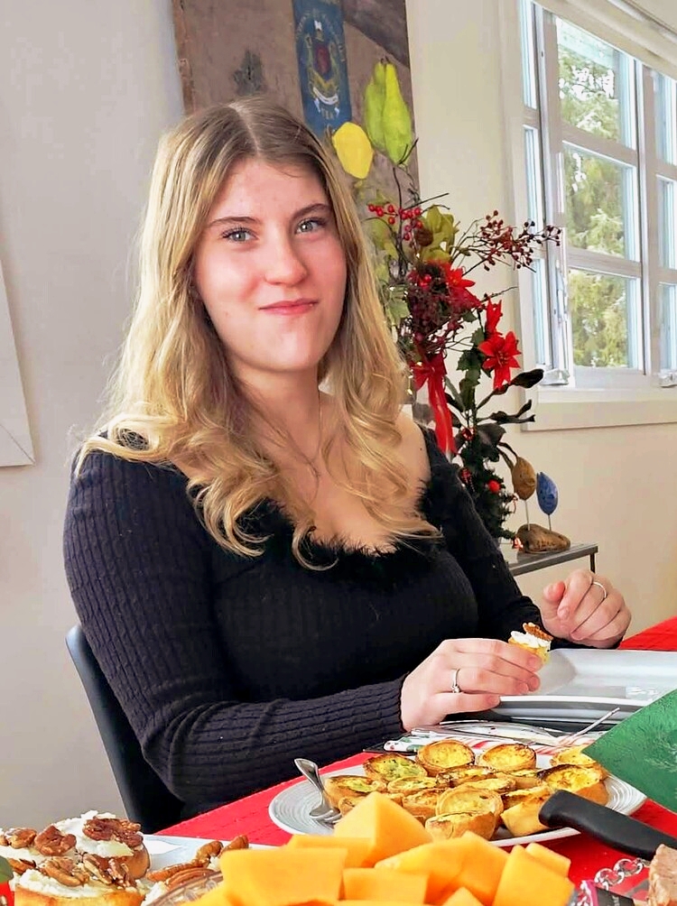 Zoé canadian blonde webslut bitch