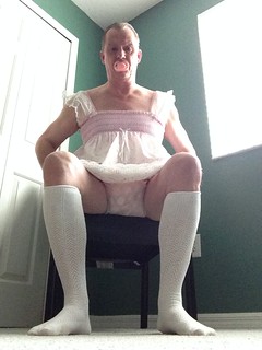 abdl diapered sissybaby peter went in thick nappies