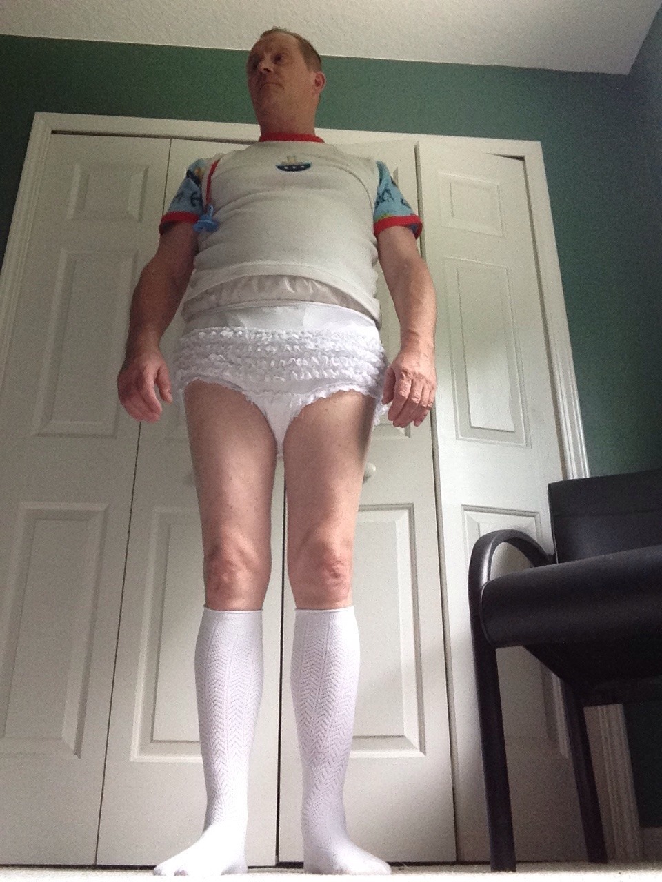 abdl diapered sissybaby peter went in thick nappies