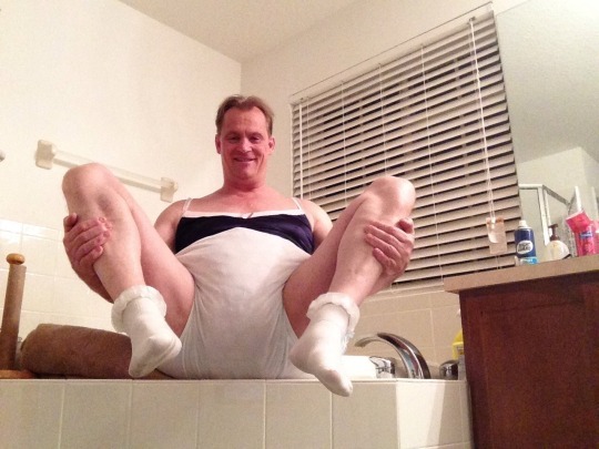 abdl diapered sissybaby peter went in thick nappies