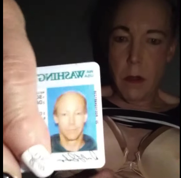 Loser faggot confesses online with REAL Drivers license ID, Meet Mr David Sodergren