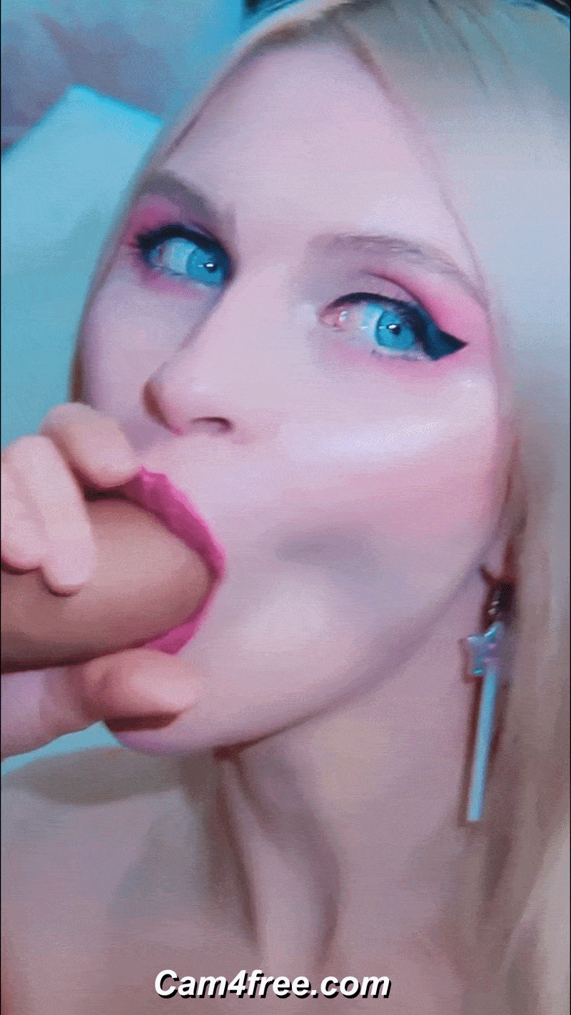 Horny Blonde Gives Her Lover a Hot Sucking