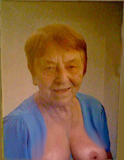 Ruth Hüttner: so mein Sohn Maik Hüttner, meine Bluse ist offen! Du kannst jetzt meine Titten ficken!