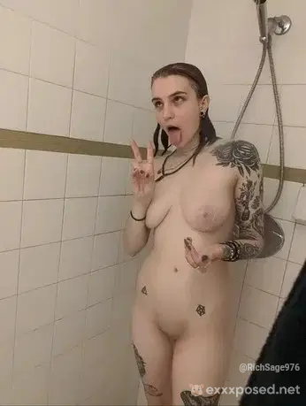 New webslut spread her around