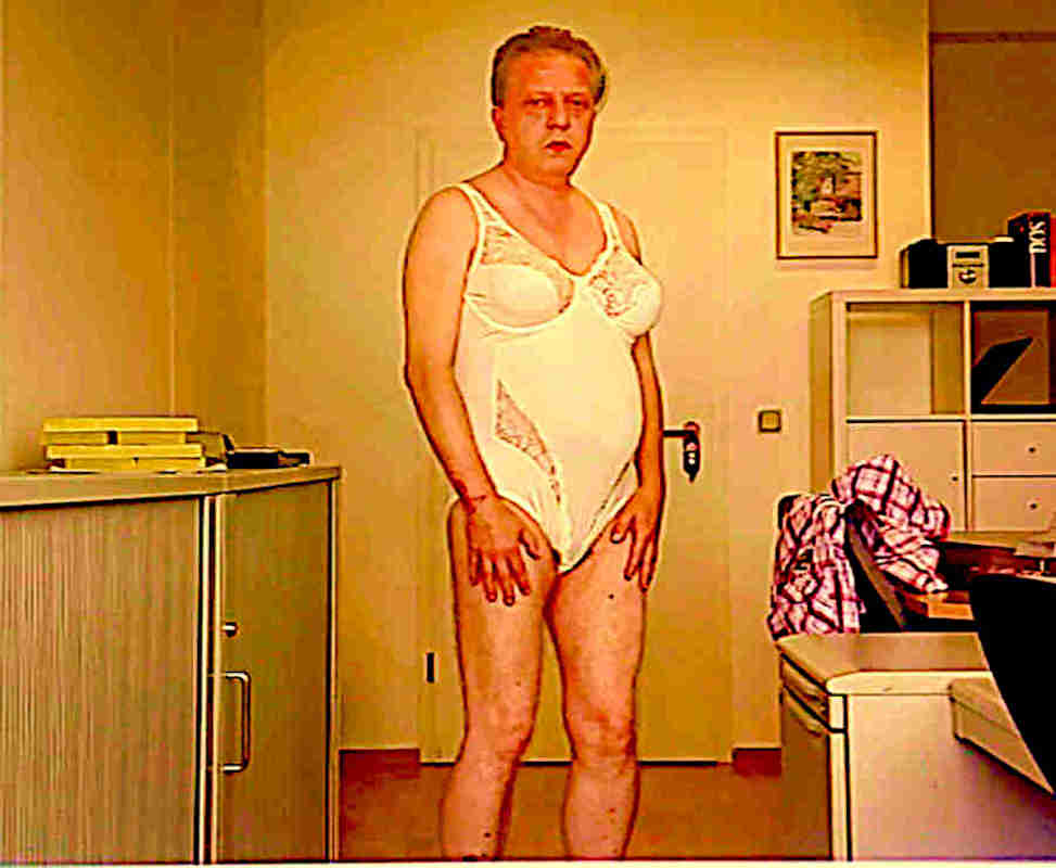 Milf Maik Hüttner im sexy Einteiler
