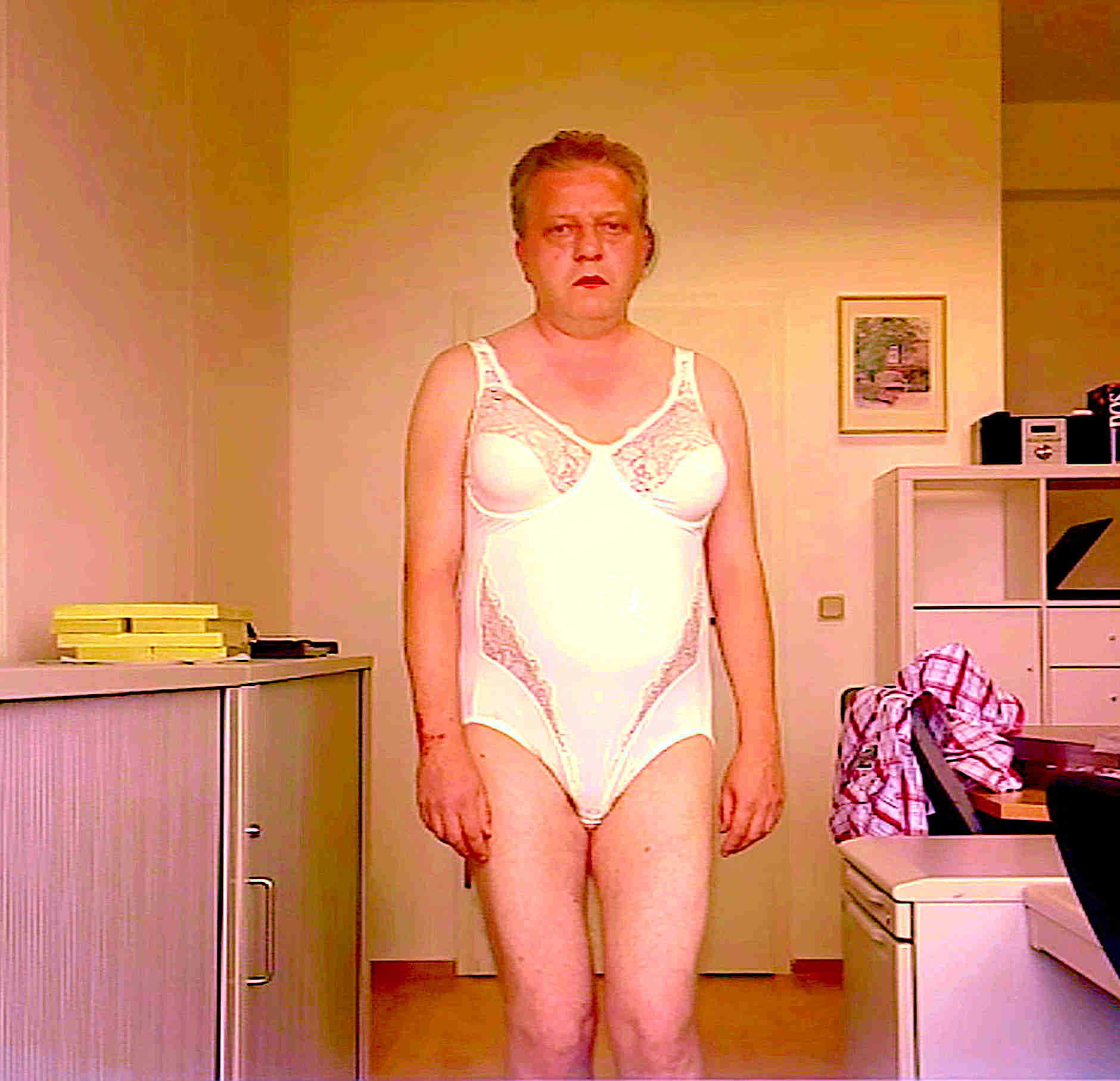 reife sexy Frau Maik Hüttner im Einteiler
