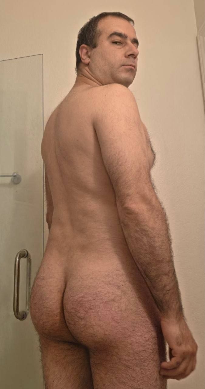 Albert Pogosov naked in the shower. Tg:Newtel8